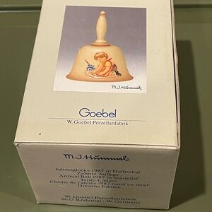 Goebel Annual Bell with Child Design 1987 - Cream